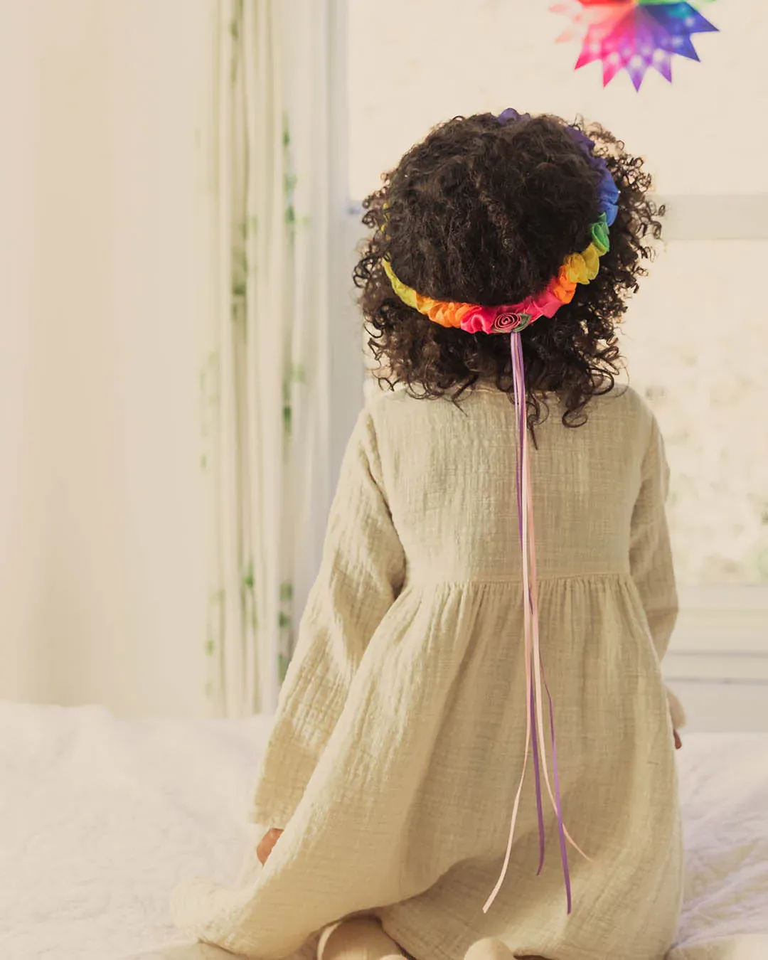 Corona de Seda Garland Rainbow Sarah’s Silks - Imagen 2