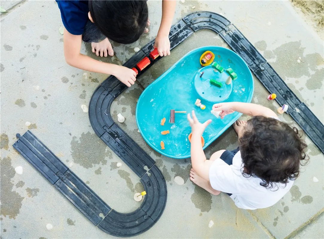 Bandeja para juego Sensorial Water Play Set Plantoys - Imagen 5