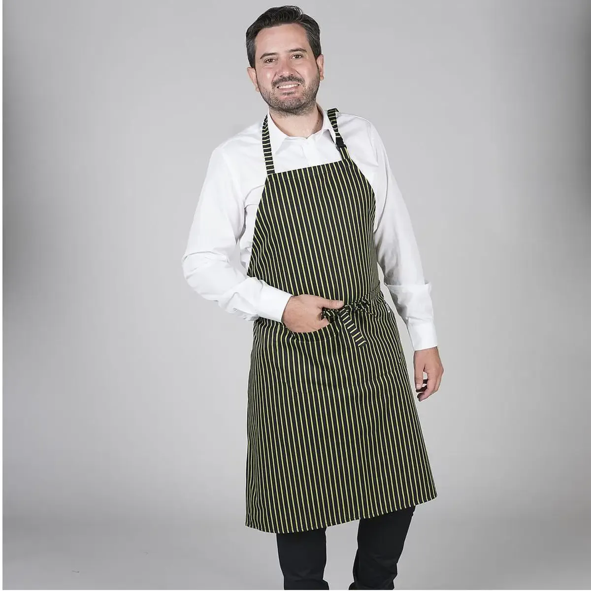 Delantal Garys con hebilla modelo 1610 rayas negro y pistacho