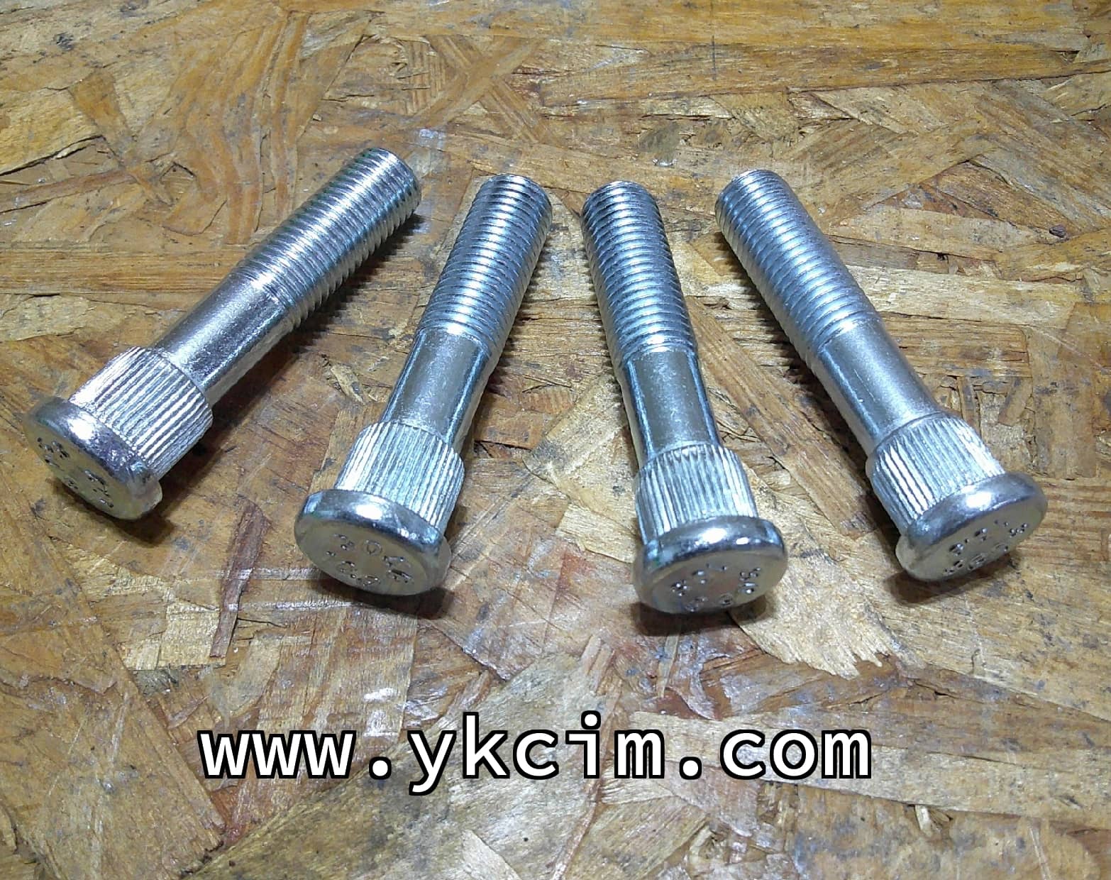 Esparragos rueda delantera y trasera Ref. N603